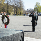 8. mai: Kronprins Haakon legger ned krans under markeringen av Frigjørings- og veterandagen: til minne om de som har mistet livet sitt i tjeneste for Norge. Foto: Torbjørn Kjosvold, Forsvaret

